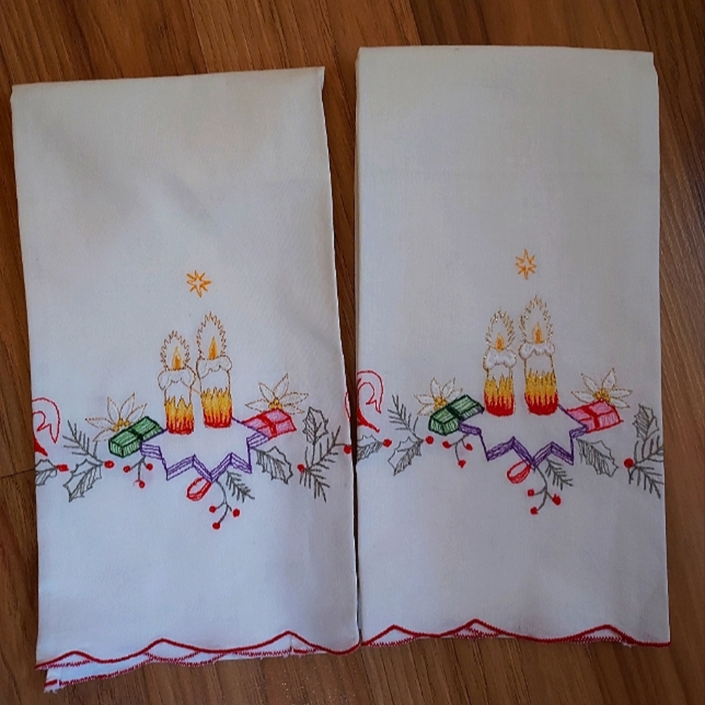 Embroidered Christmas Fingertip Guest Tea Towels 2 Vintage Cotton Candles Gifts